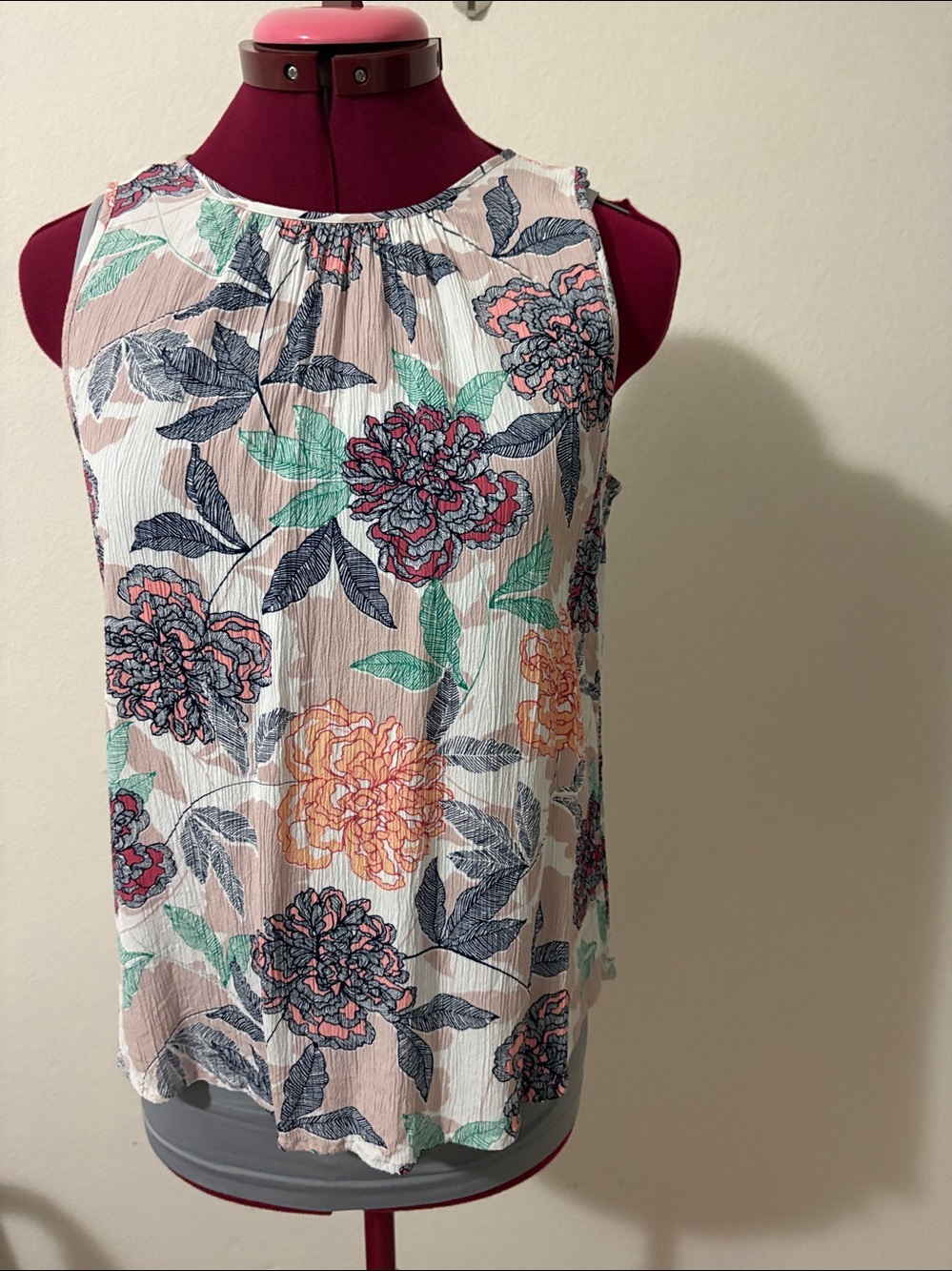 Ann Taylor size small floral sleeveless blouse Made in Indonesia